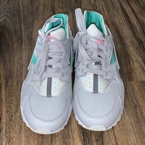 green and grey haurache’s